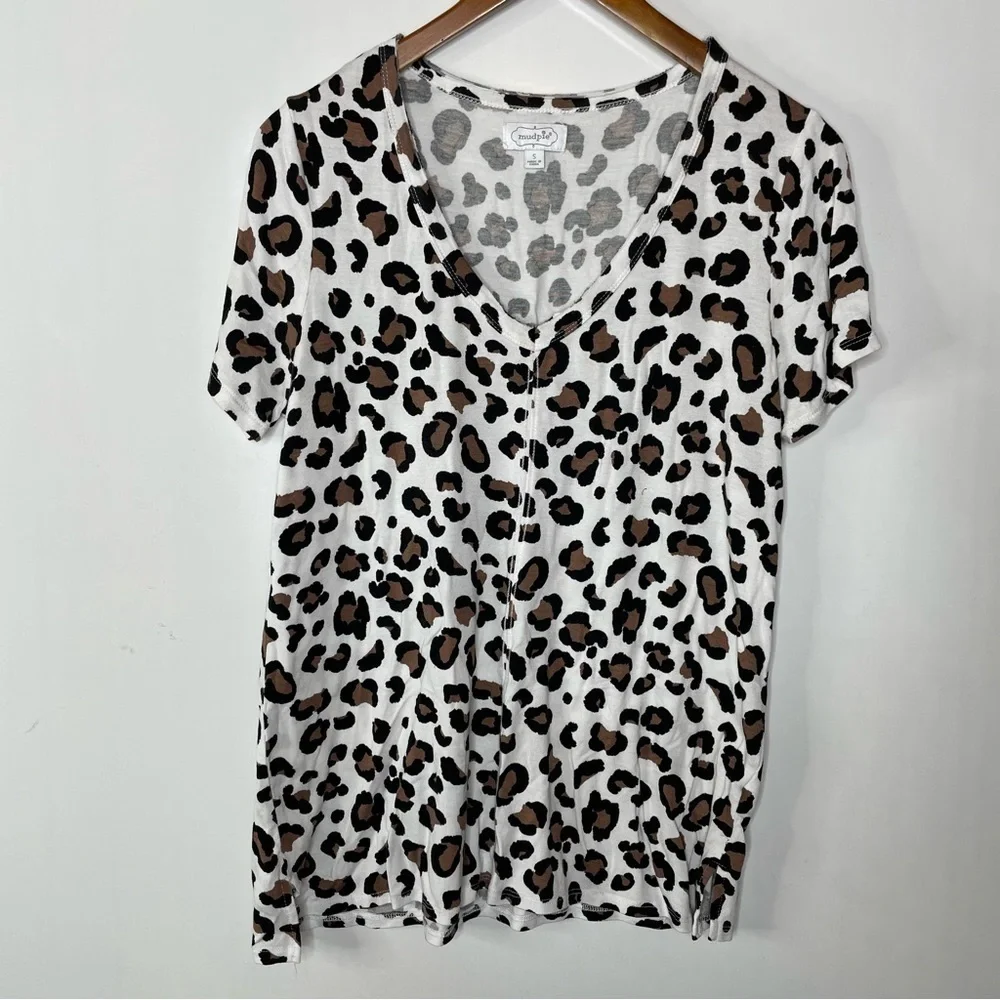 Mudpie Leopard Print V-Neck‎ Top Small
